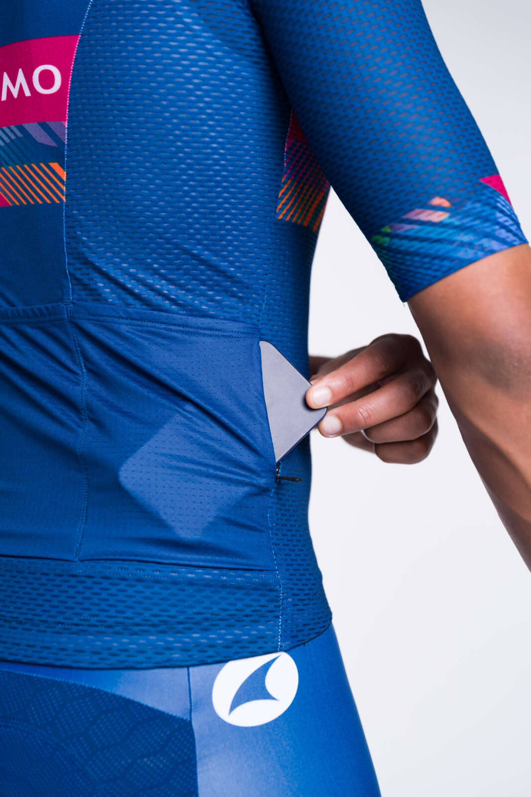 Men's Custom Mesh Cycling Jersey - Summit Aero Pocket Detail