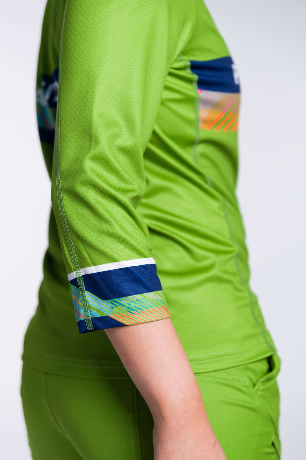 Women's Custom MTB Jersey - Terrain 3/4 Sleeve Detail