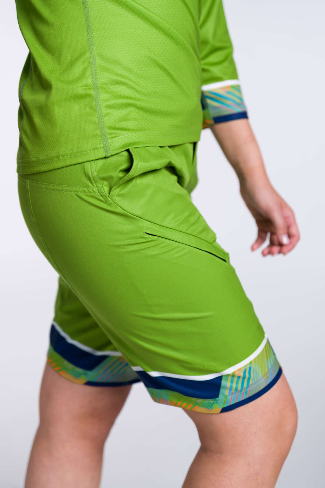 Women's Apex Mountain Bike Shorts Side View #color-options_fully-printed