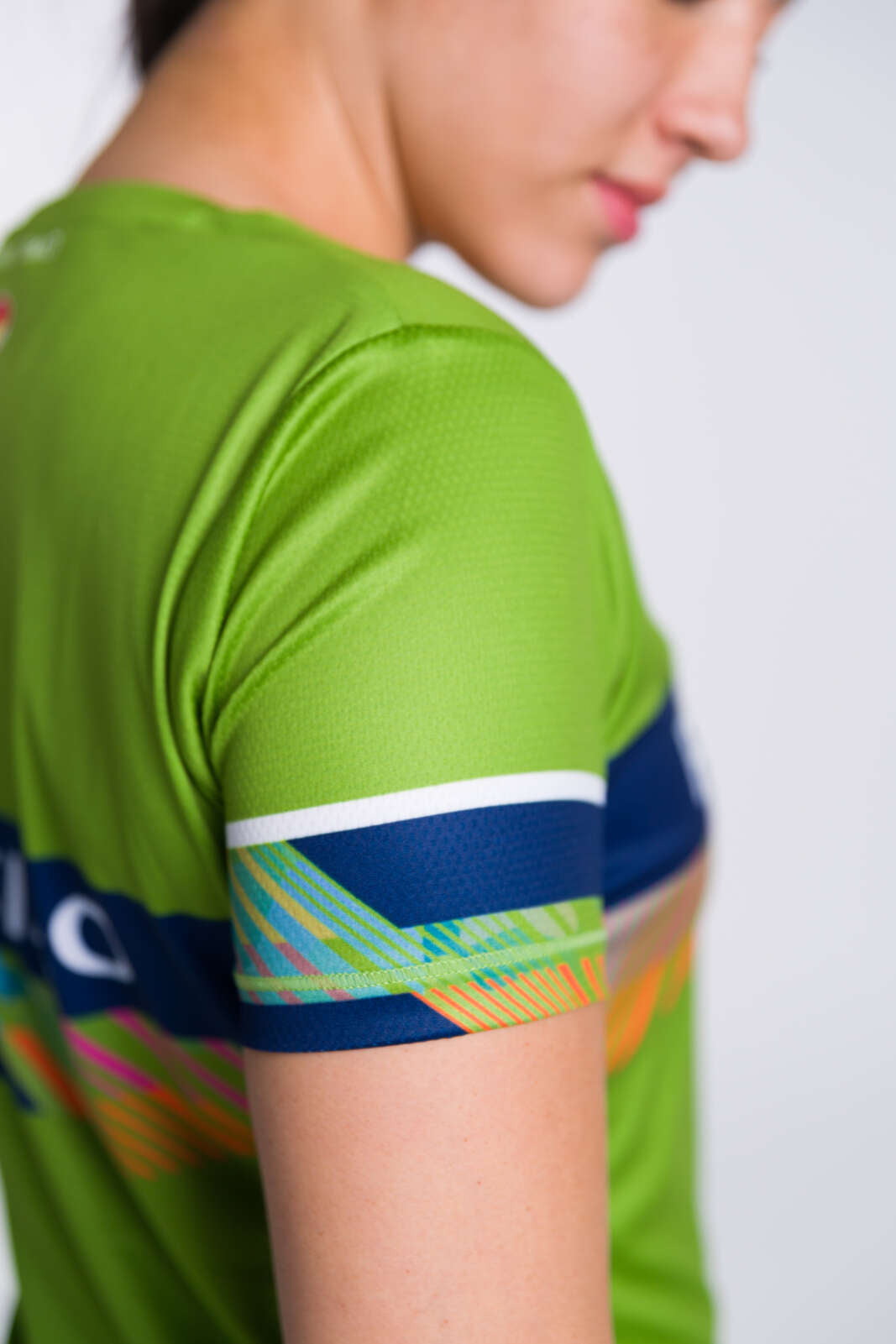 Women's Custom MTB Jersey - Trail Short Sleeve Shoulder Detail
