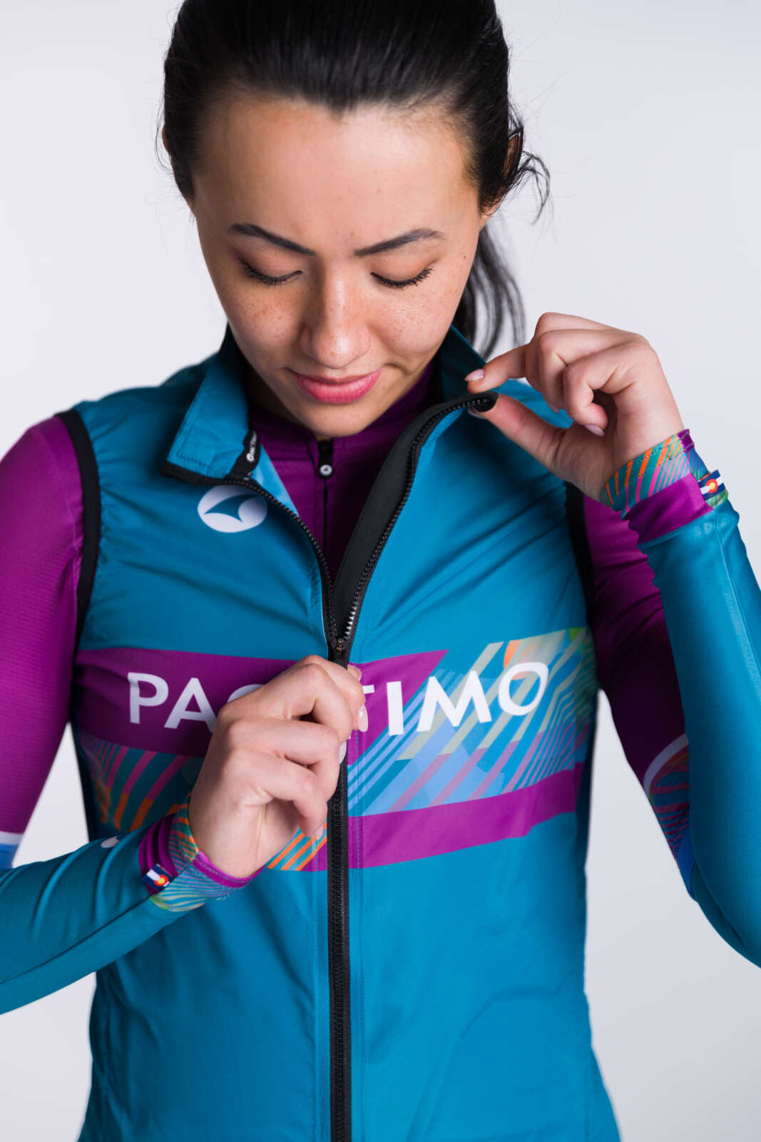 Women's Custom Cycling Wind Vest - Divide Zipper Detail