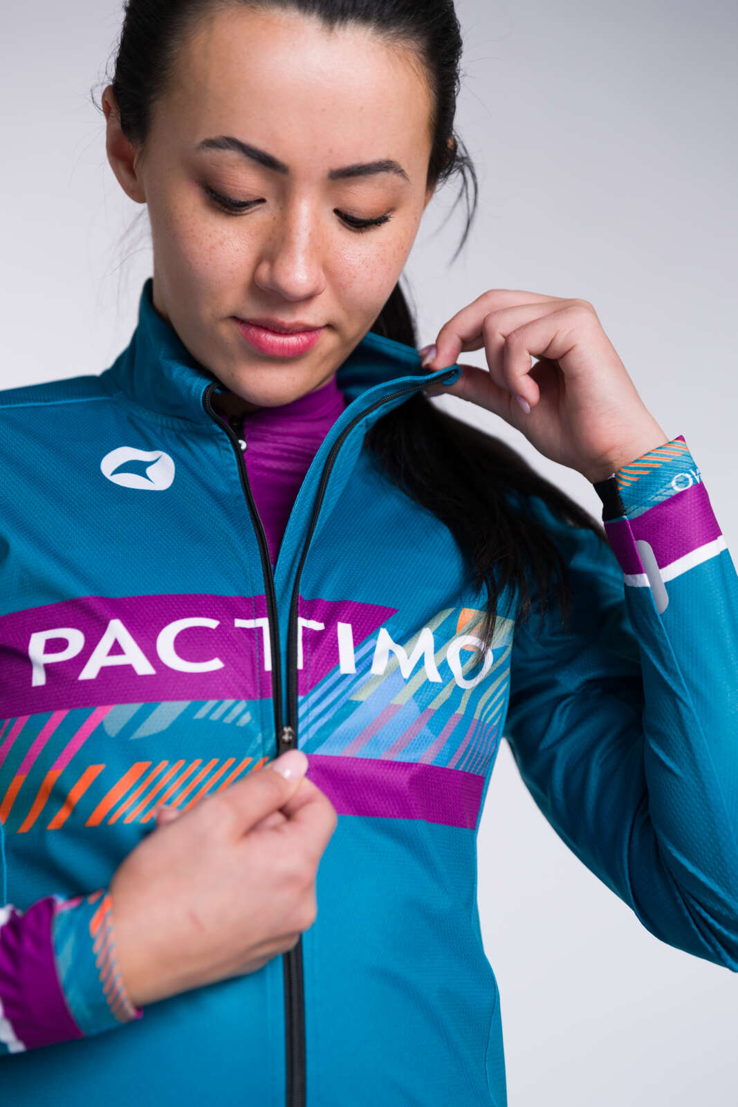 Women's Custom Cycling Jacket - Breckenridge Zipper Detail