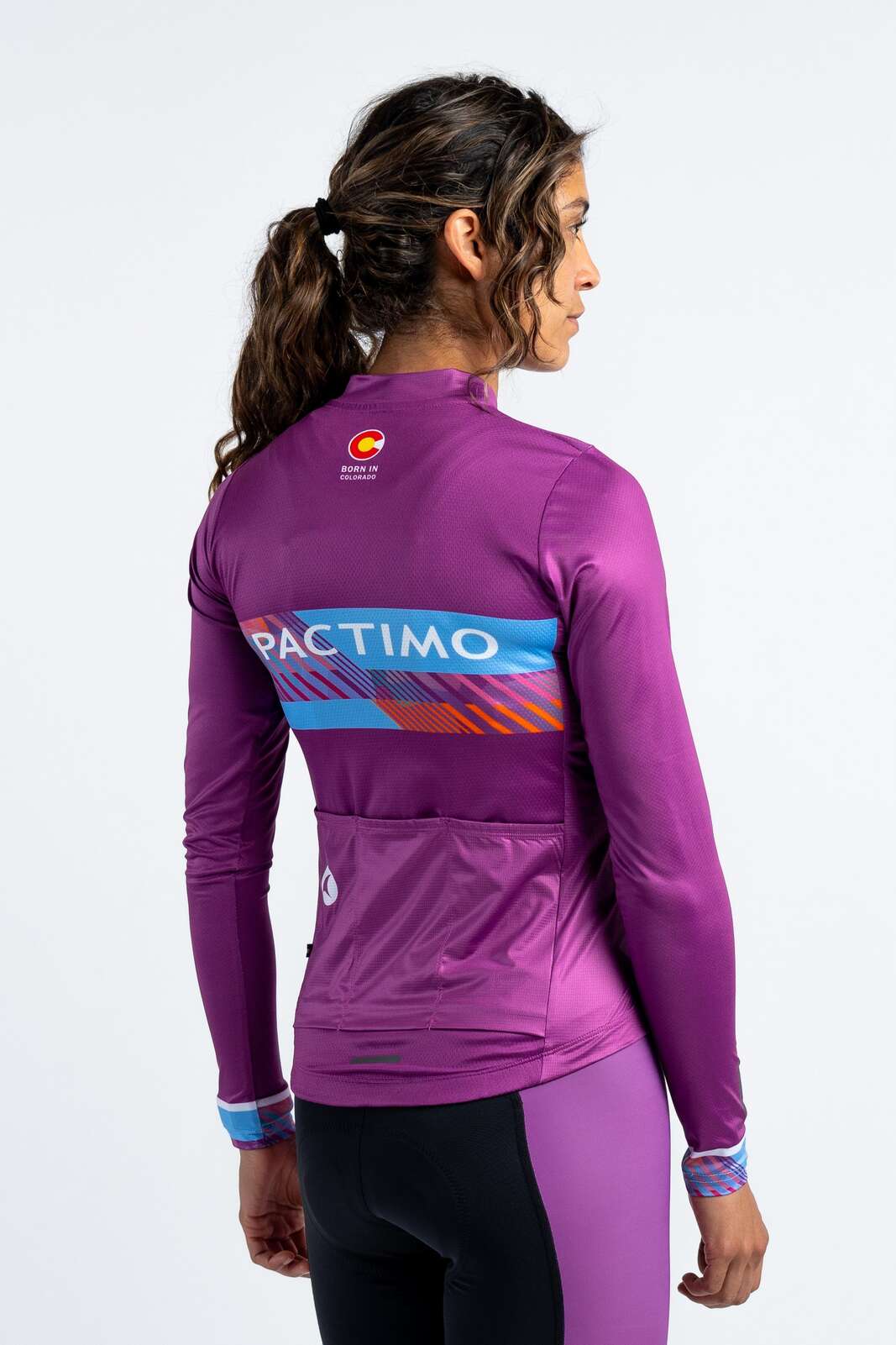 Women's Custom Long-Sleeve Cycling Jersey - Ascent Aero Back View #fit_aero